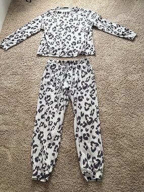 Women's Two-Piece Leopard Print Pajama Set - White & Black